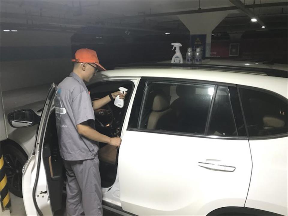 車(chē)內長(cháng)效除醛劑噴涂施工治理