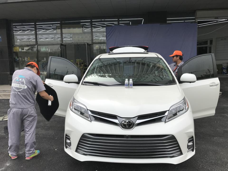 車(chē)內腳墊噴涂施工治理