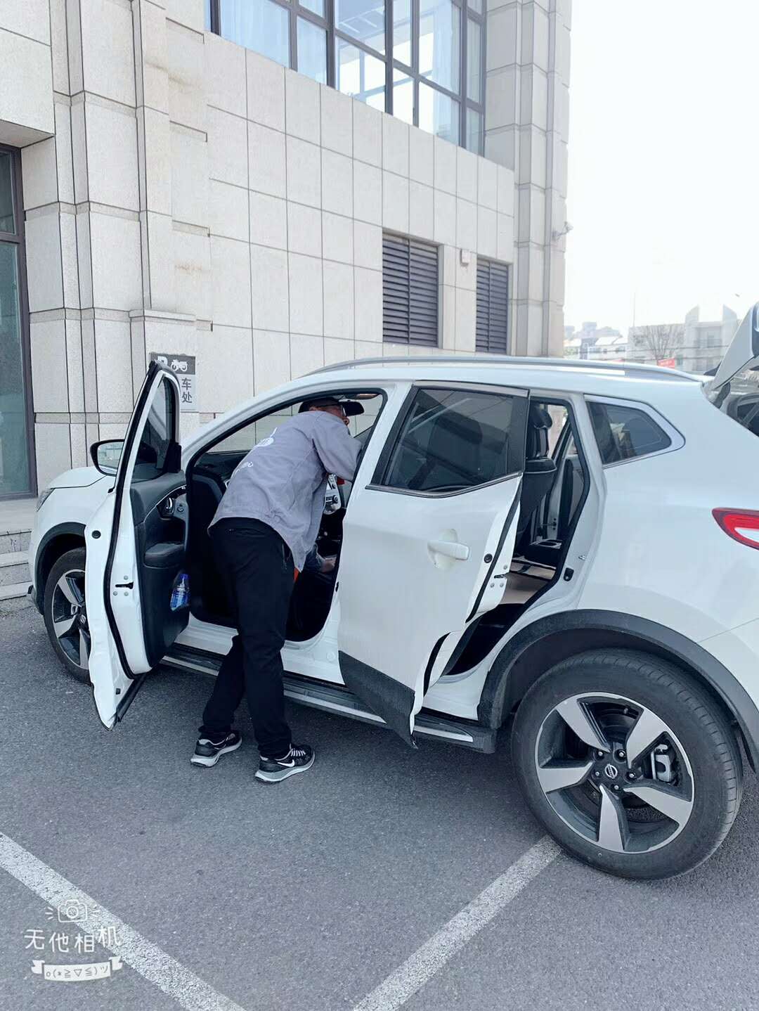 車(chē)內頂面噴涂施工
