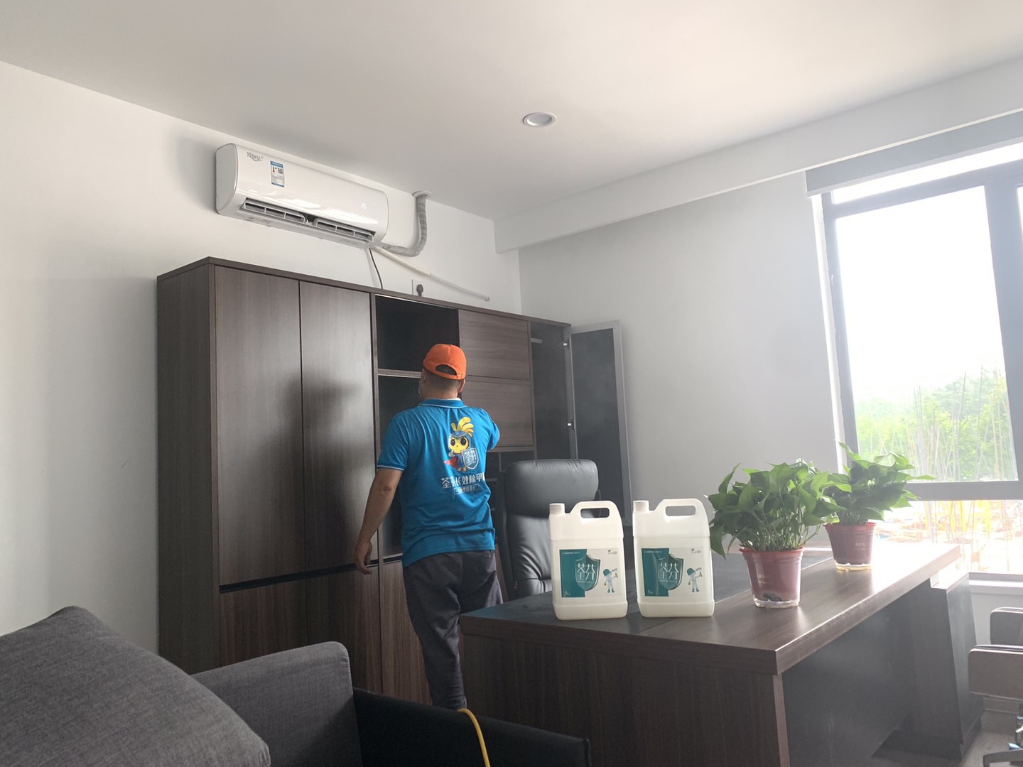 會(huì )議室柜子噴涂治理
